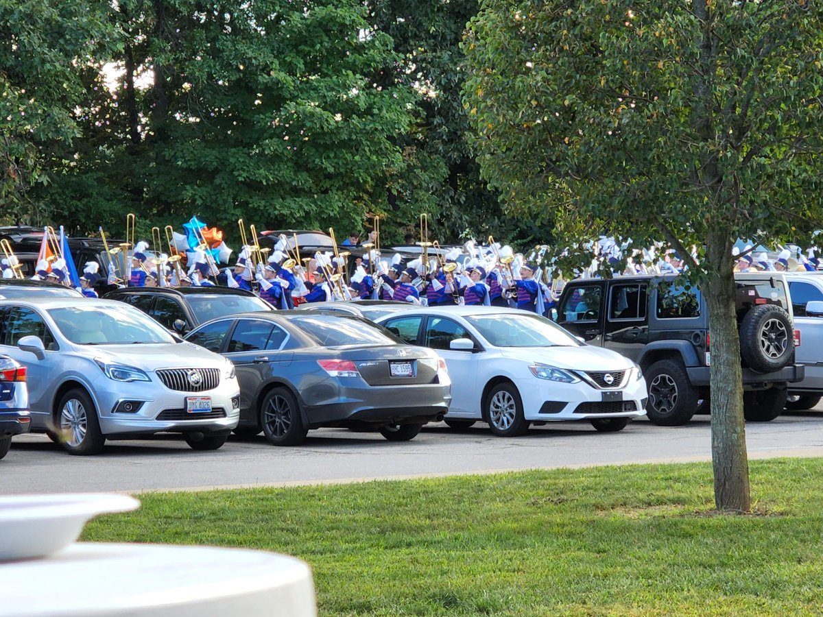 BridgeCUInc's tweet photo. ๐๐ฃ๐ We had a great time at Friday Night Football with the Olentangy Orange High School Pioneers in Lewis Center, OH. Thanks to our OOAB partners for an awesome tailgate party! ๐
#BridgeDifference #BridgeCreditUnion https://t.co/NUTmcWDhll