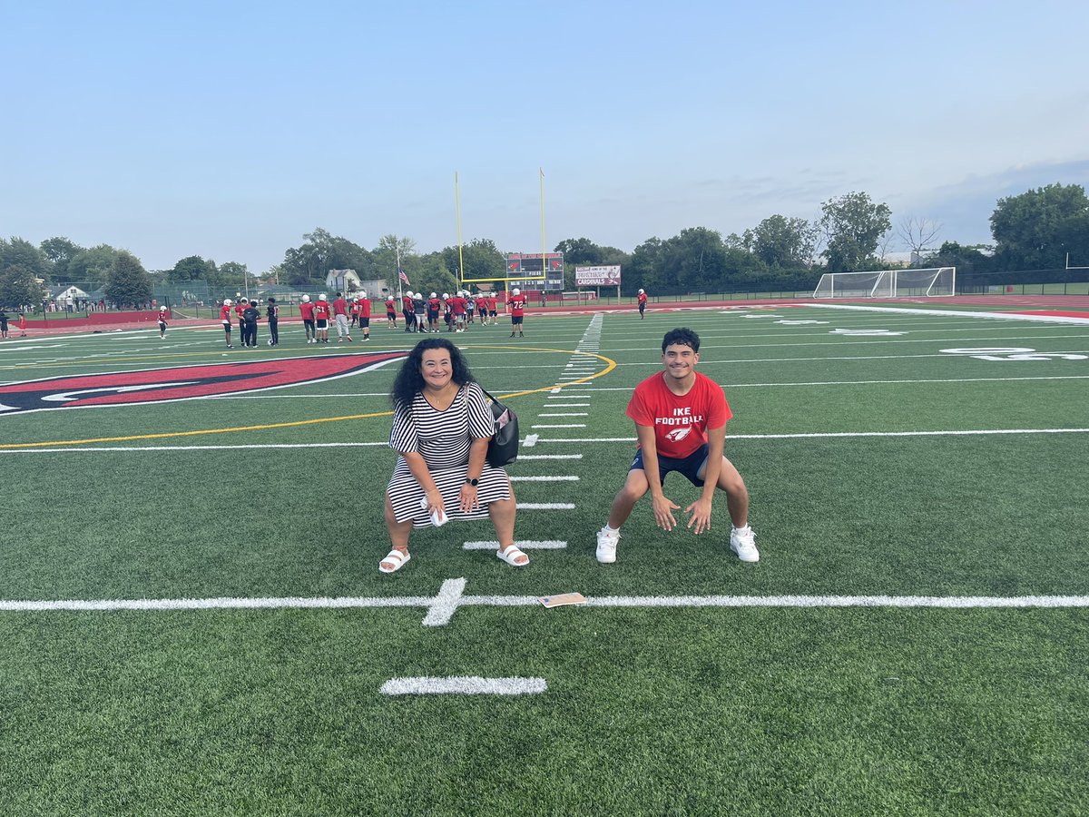DdeFootball's tweet photo. VARSITY MOMS NIGHT 

A great night for the players and their moms! Thanks to all the Moms who made it out! #FlyWithUs 🔴⚪️🏈🔥 https://t.co/qHpdbCyDow