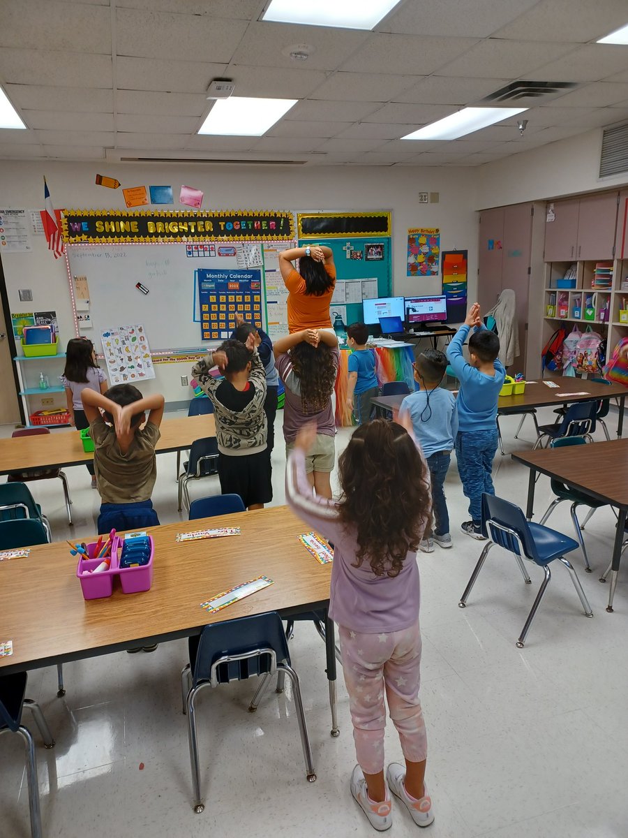 rmlester's tweet photo. Best lesson I've seen so far using @Amplify!  Teacher added TPR, competition, visual supports, differentiation, and more! @Stephens_Stars @LMYoung_GISD @DlcampbeDenise #EarlyLiteracyGISD https://t.co/4z7MfDfaRA