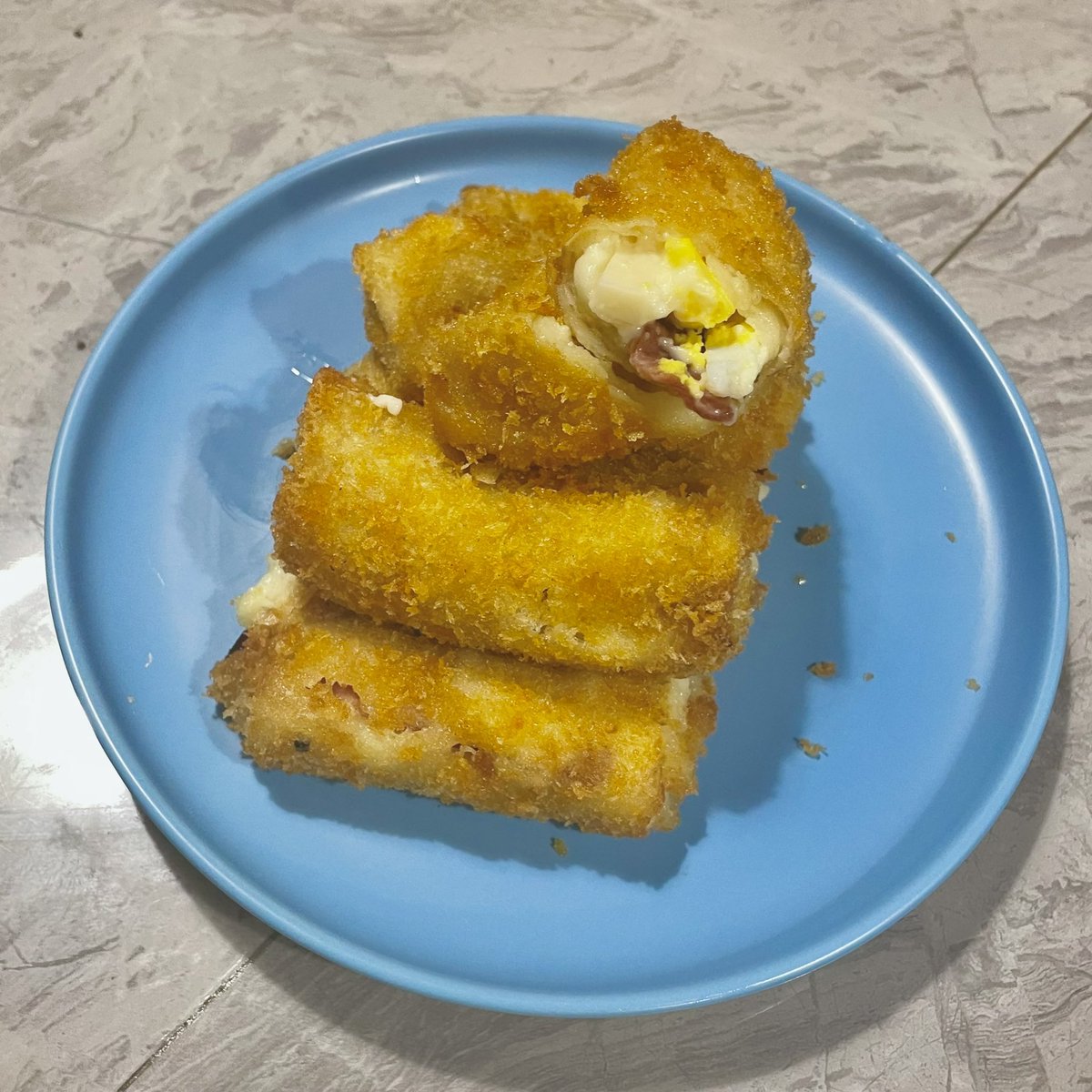 nocturnalcutie's tweet photo. Tonight's snack! Risol mayo 10 ribu dapet 3 tapi enak🫶🏻

#dindinchomp https://t.co/jPyJqyNifq