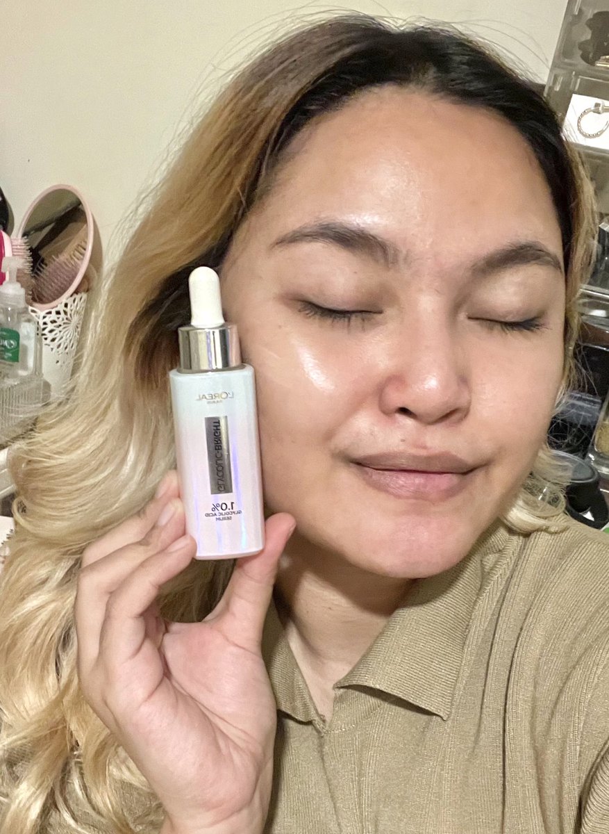 iNatalieCole's tweet photo. Nyoba pake serum abcd, lumayan sih ngebantu, progressnya ada tapi 1 bulan HAHA. Noda hitam yang lama mudar, yang baru masih~ 😌

Tapi ada nih 1 serum yang  #TerbuktiSesuaiJanjinya  2 minggu mudarin bekas jerawat! 👀

Ini dia: @lorealparis Glycolic Bright Serum 🌹 #GlycoPeelToGlow https://t.co/iBjy9Cj4AS