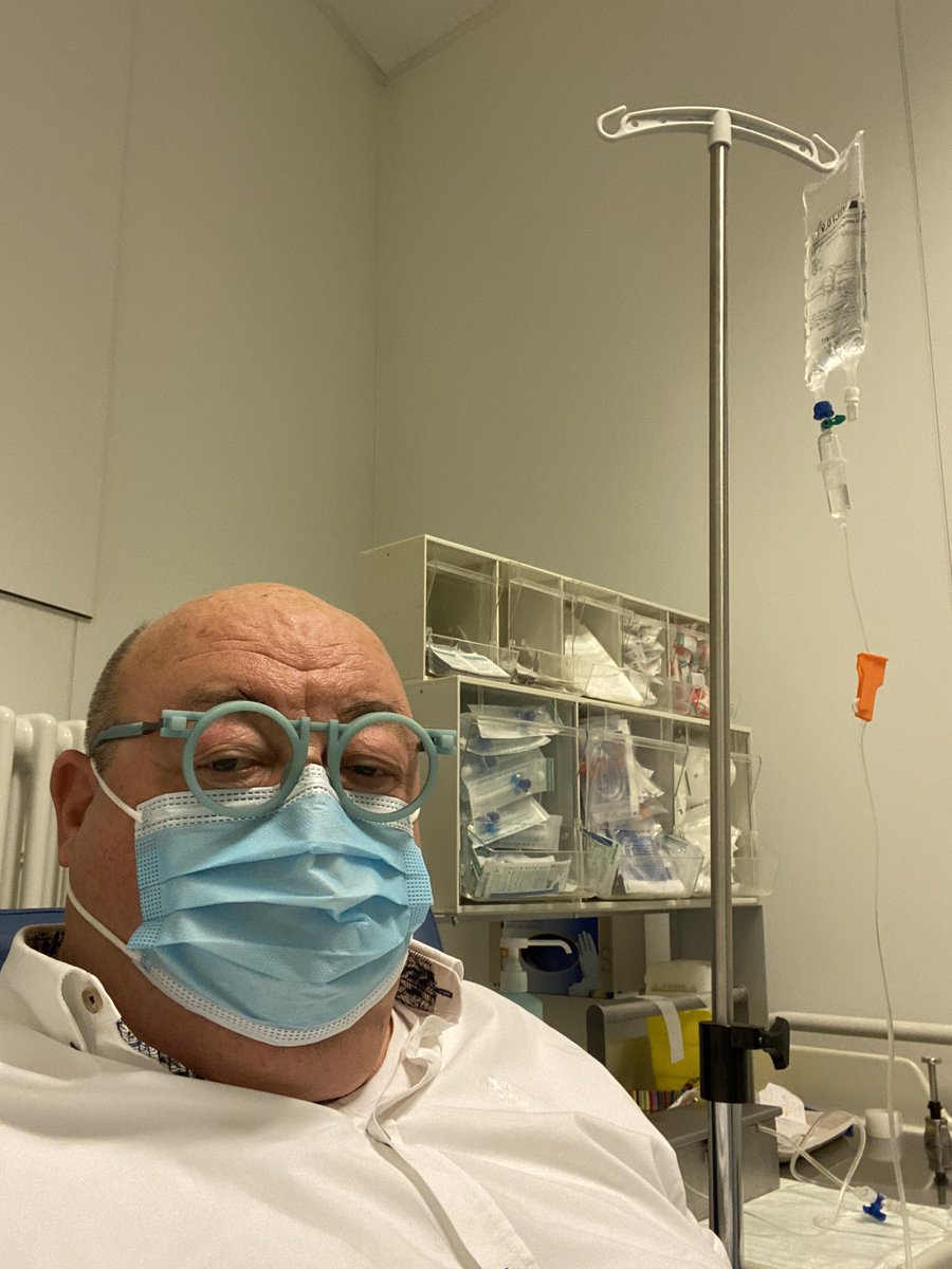 PascalGranicz's tweet photo. No enger Nephrektomie, 54 Séançën Imunotherapie bannen 2 Joër sinn ech fir de Moment Kriibsfräi. Waat gëtt dat e Freideg en Apéro!!! https://t.co/p2tDRZuKAh