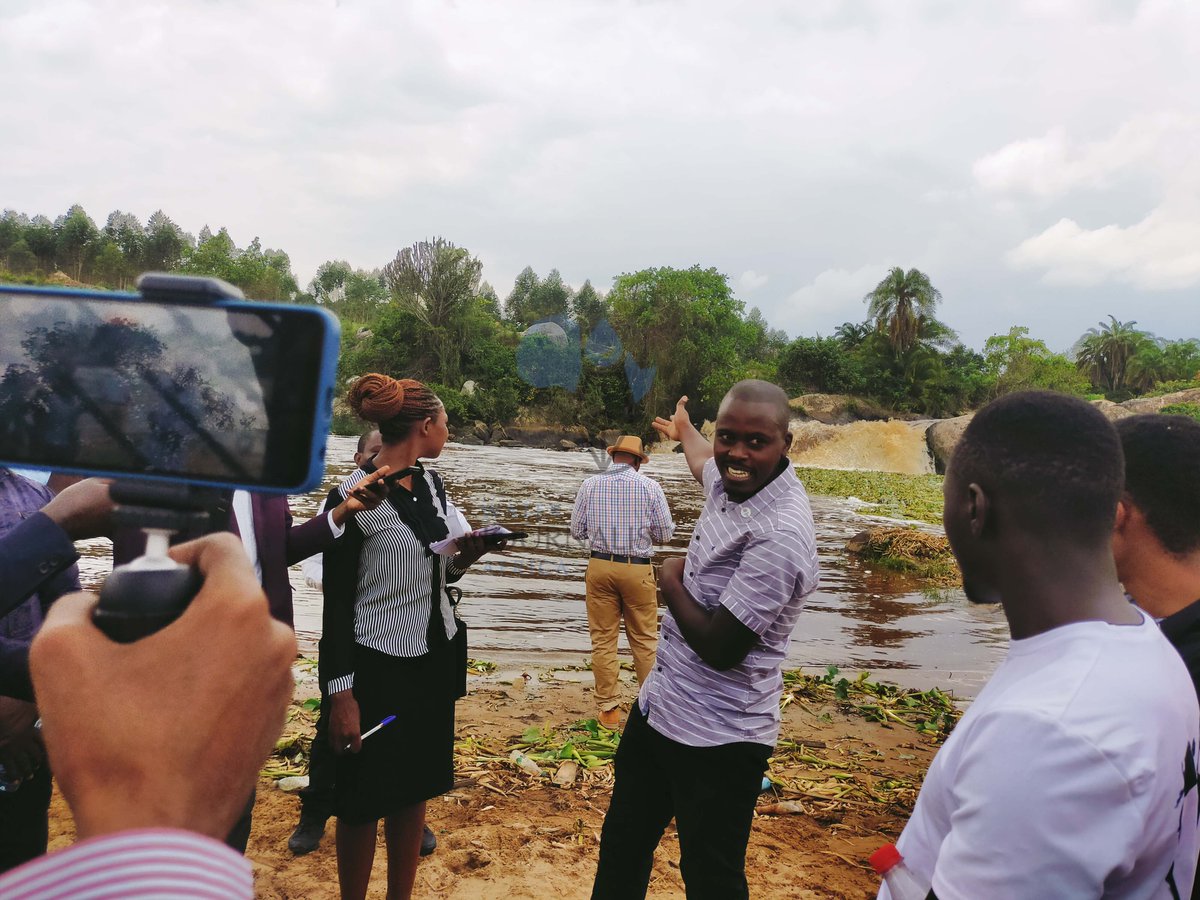 PaleWaterUg's tweet photo. This river serves as a water source for Mbarara city and neighboring areas.

📷@AdellaMbabazi

Cc: @Mugira @BaryahabweD @RamaTED19 @innoateenyi 

#PaleWater
#EndPlasticPollution
#SaveRiverRwizi https://t.co/sdqDqRsoD0