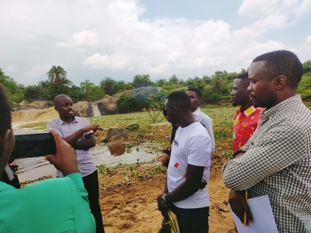 PaleWaterUg's tweet photo. This river serves as a water source for Mbarara city and neighboring areas.

📷@AdellaMbabazi

Cc: @Mugira @BaryahabweD @RamaTED19 @innoateenyi 

#PaleWater
#EndPlasticPollution
#SaveRiverRwizi https://t.co/sdqDqRsoD0