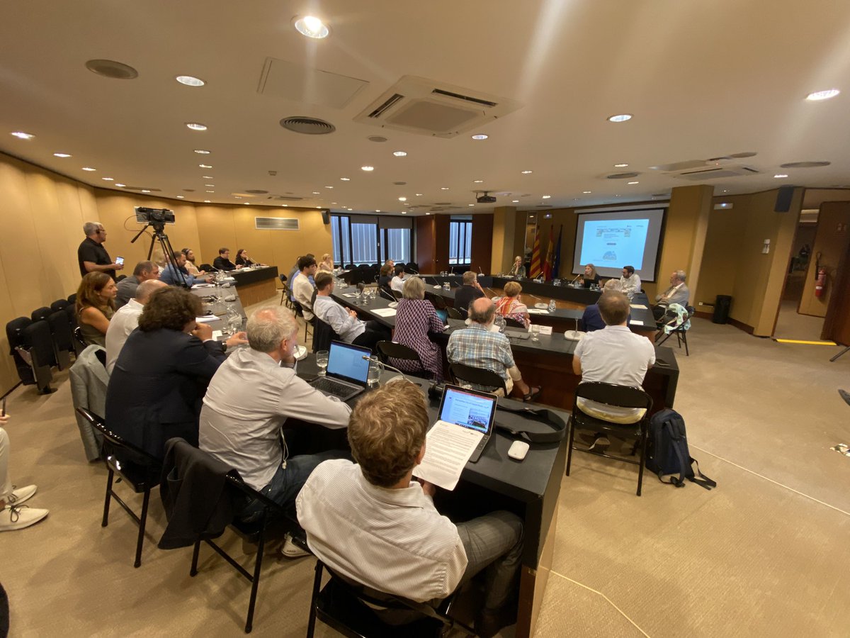 AMB_MetroGlobal's tweet photo. 📣“The drivers of health in metropolises come from outside the health sector” Carolyn Daher @ISGLOBALorg 

Gathering for the final workshop of the @interregeurope project #SMARTMR 

💬Discussing about COVID-19 related sustainable mobility processes and responses in metopolises https://t.co/DEeKQSHvai