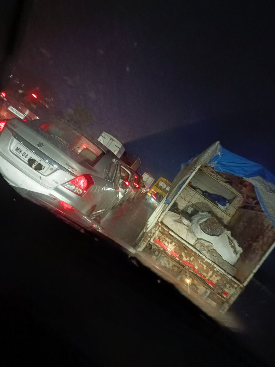 ronak_manek's tweet photo. @mieknathshinde is #Maharashtra govt so weak that it can't repair a bridge causing hours of traffic jam on a national highway between #Bhiwandi and #Thane ?

@KapilPatil_ 
@ThaneCityPolice 
@MMRDA_TWEET 
@swachh_bhiwandi 
@rais_shk https://t.co/5X4wF79bHM