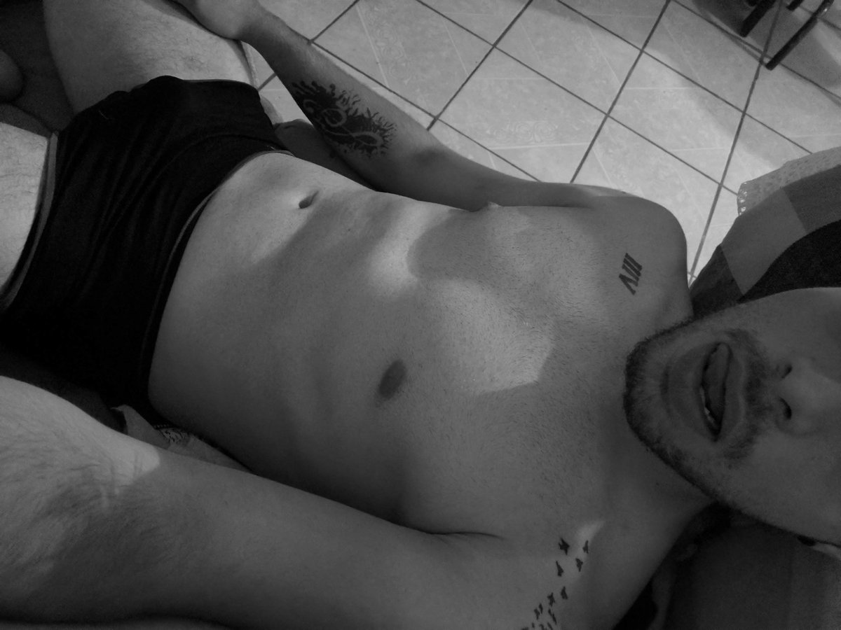 sexboyonly's tweet photo. @MejiaV36 Me la como https://t.co/6Z1uIVntyg