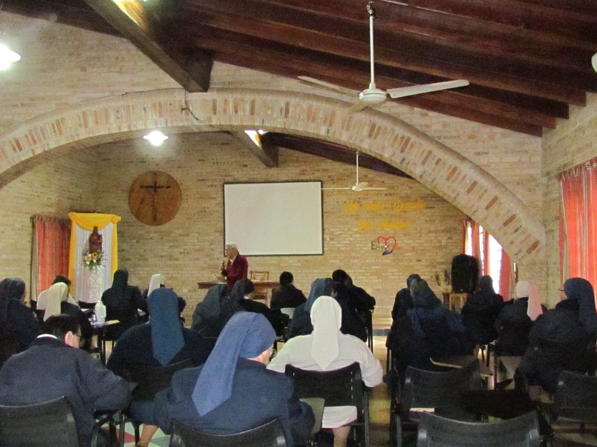 HCAmericaSur's tweet photo. En la casa Marianela en Atyrá-Paraguay, se encuentran reunidas las Hermanas Sirvientes de la Provincia.
Acompañamos con la oración por los buenos frutos de este encuentro.
#ephata #irhacia #encontrarse https://t.co/xiTAlPegwd