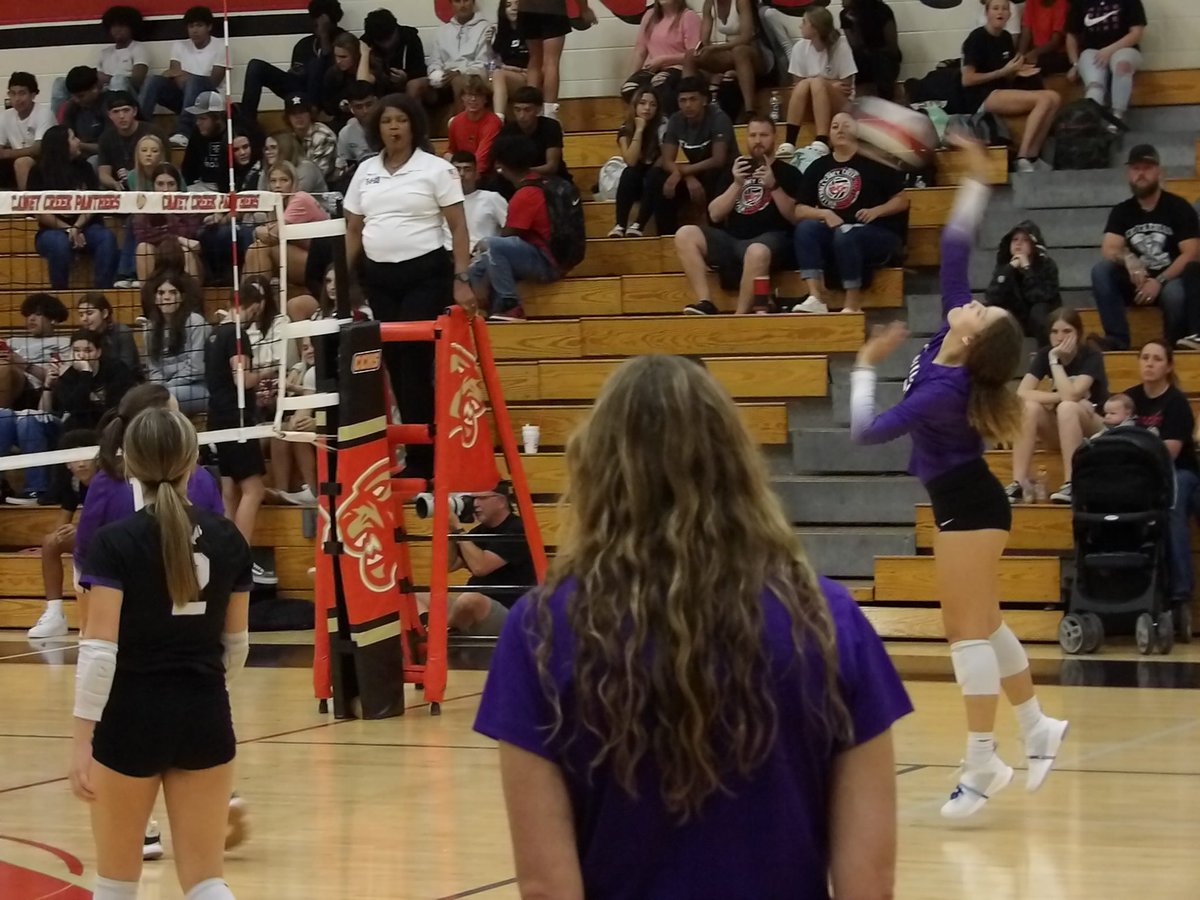 Christa_08VB's tweet image. Photo drop from last night vs Caney Creek @WillisVball @MoCoJrsVBC #4thedub #recruitwillis