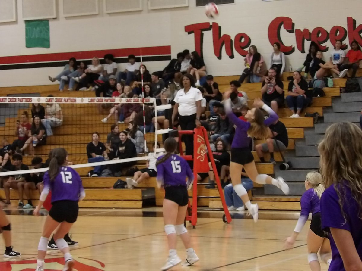Christa_08VB's tweet image. Photo drop from last night vs Caney Creek @WillisVball @MoCoJrsVBC #4thedub #recruitwillis