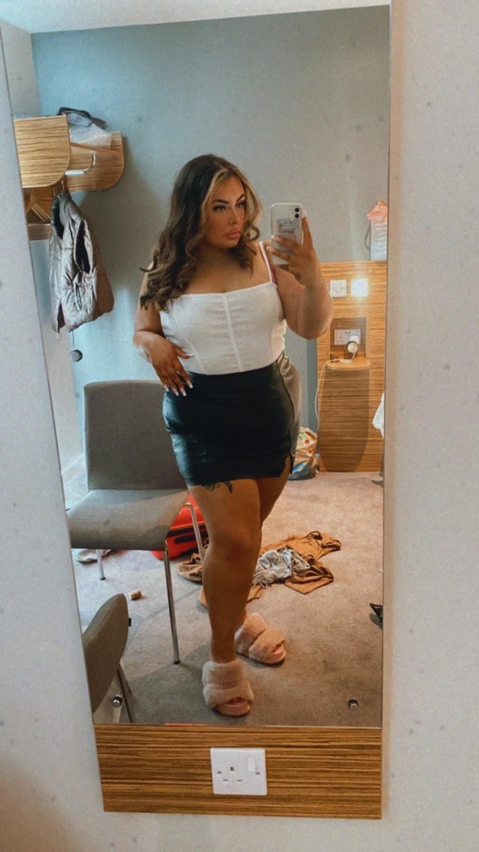 Cleotaylorx's tweet photo. Going to the pub.. Who wants to pay for my drinks?

Cashapp piggies sub finsub findom femdom Leather https://t.co/EJInkToybk