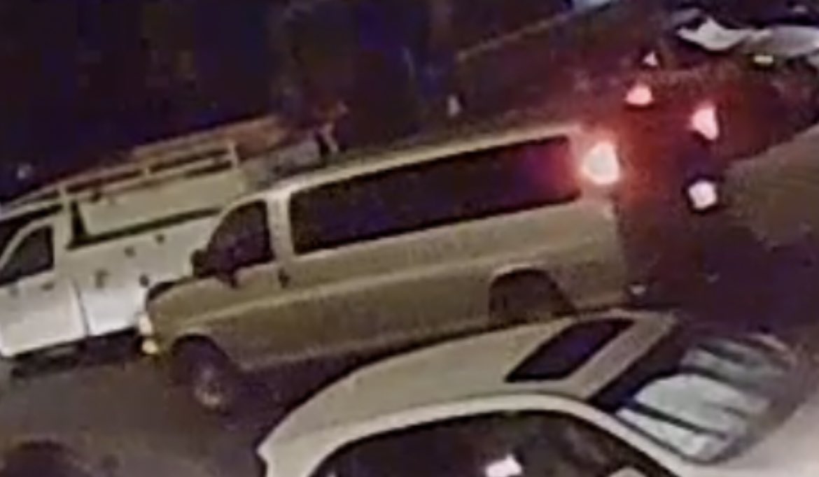 serranorafael25's tweet photo. Got a 🐀 in Sylmar

Pulled up at 2:00am stole my work truck in the first photo 

Chevrolet Express silver/grey https://t.co/8hugRyoHZ8