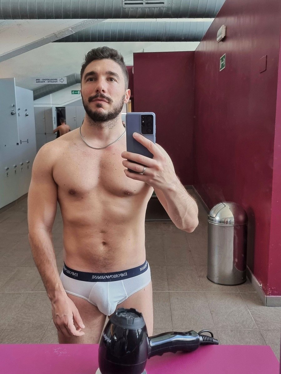 Domani arrivo a MILANO.
Poi mi raccomando, aspettate che vada via per chiedermi tutto l'anno quando ci verrò 😑