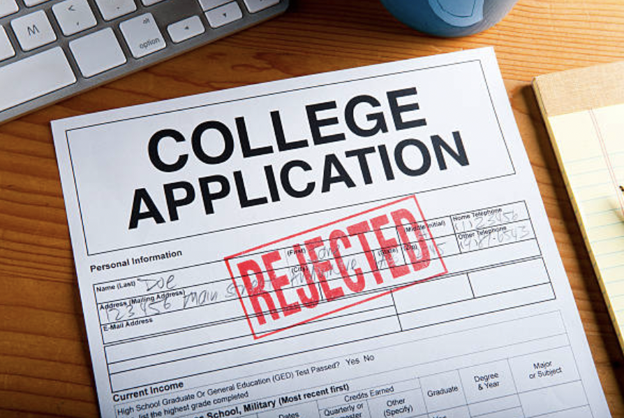 TeenLifeMedia's tweet photo. #Collegerejection is hard. And now that we are nearing the college #admissionprocess for current high school seniors, it is best to be prepared β no matter the outcome. Read here for a mother's outlook on how to deal with college rejection : https://t.co/1Dv6O9Q2gn https://t.co/uea7Frnvue