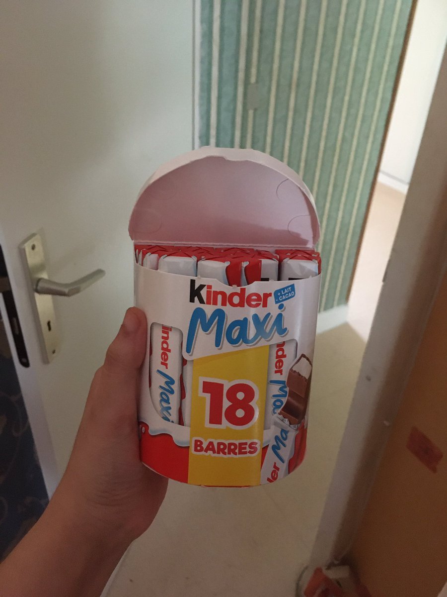 SoukainaBgg's tweet photo. L’heure du goûter a sonné ! 📣
Donc goooo manger mes Kinder Maxi ! 😋🥰👇📸🍫
Bonne fin d’après-midi à tous ! 😘❤️ @KinderFR #Kinder #KinderMaxi #Gouter #GouterTime #Chocolat #Chocolate #Miam #Gourmandise #Food #PictureOfTheDay https://t.co/JoDCziSMYE