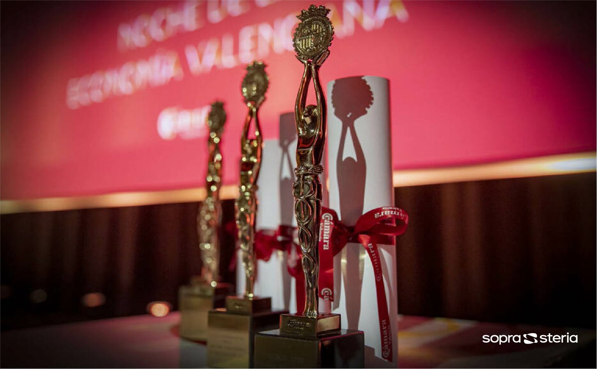 SopraSteria_ES's tweet photo. #SopraSteria ha sido galardonada en la #NocheEconomíaValenciana. El embajador de Francia en España entregó el premio, que reconoce nuestra trayectoria y apuesta por la región y la “calidad con sello francés”, tal y como afirmó el president de la Generalitat Valenciana, Ximo Puig. https://t.co/dkDQkTHptt