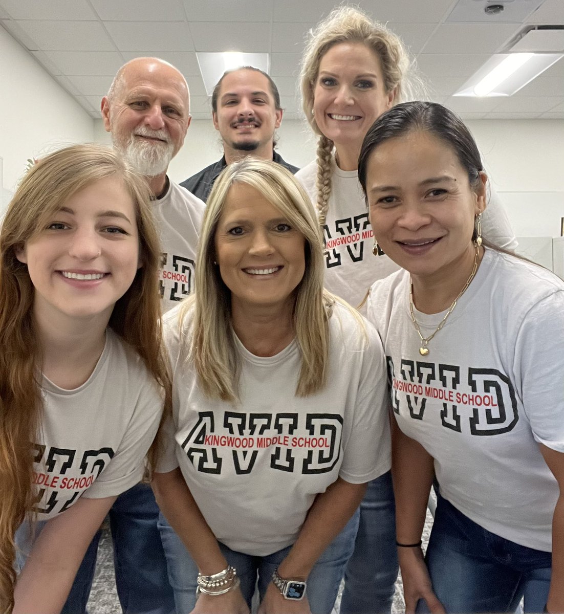 SMILE! 😁We have #AVID-tude!!👊🏻 #KMSCougarPride #CoTeach #InClassSupport