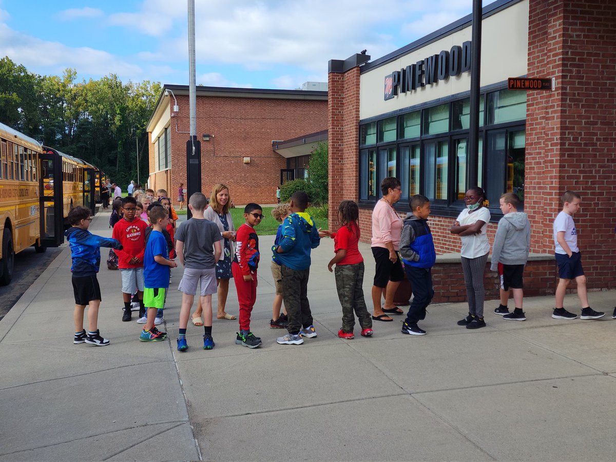 PWintermediate's tweet photo. Today at Pinewood we had our first bus drill of the year! The students learned and practiced what to do in case of a bus emergency. They all did an excellent job! https://t.co/getvhGttI2