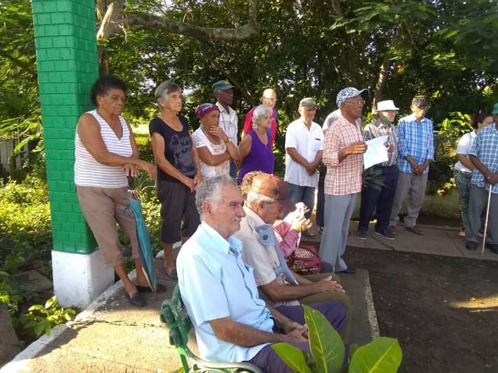 chelin_1987's tweet photo. Se desarrollan actividades por parte del inder y salud en las tajas y monumentos del municipio #Mantua por ellos daremos el si al
#CodigoDeLaFamilia 
#PinardelRío https://t.co/eolhGlKGp1