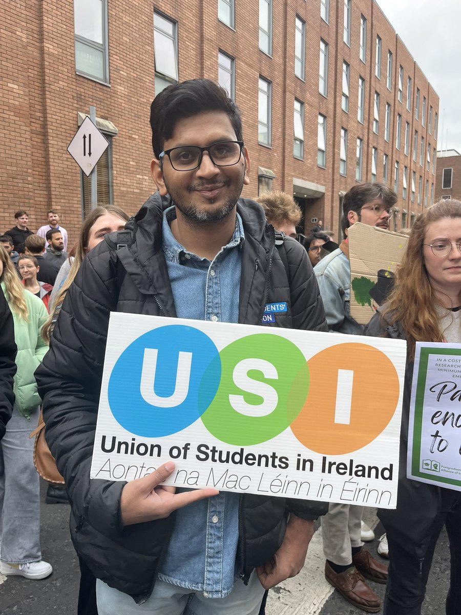 BethOReilly's tweet photo. Proud to stand with @PhdsPcau today at their rally at the Dáil today 
@TheUSI @USI_Postgrad https://t.co/cBnlZE93Gp