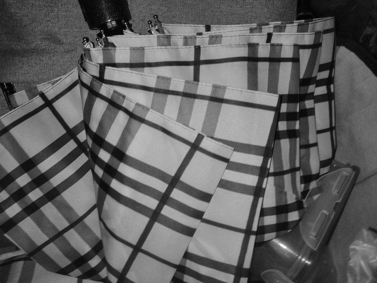markramos_tweet's tweet photo. Burberry ☔🔥 inspired at #Burberry design. https://t.co/WceAEneeAT