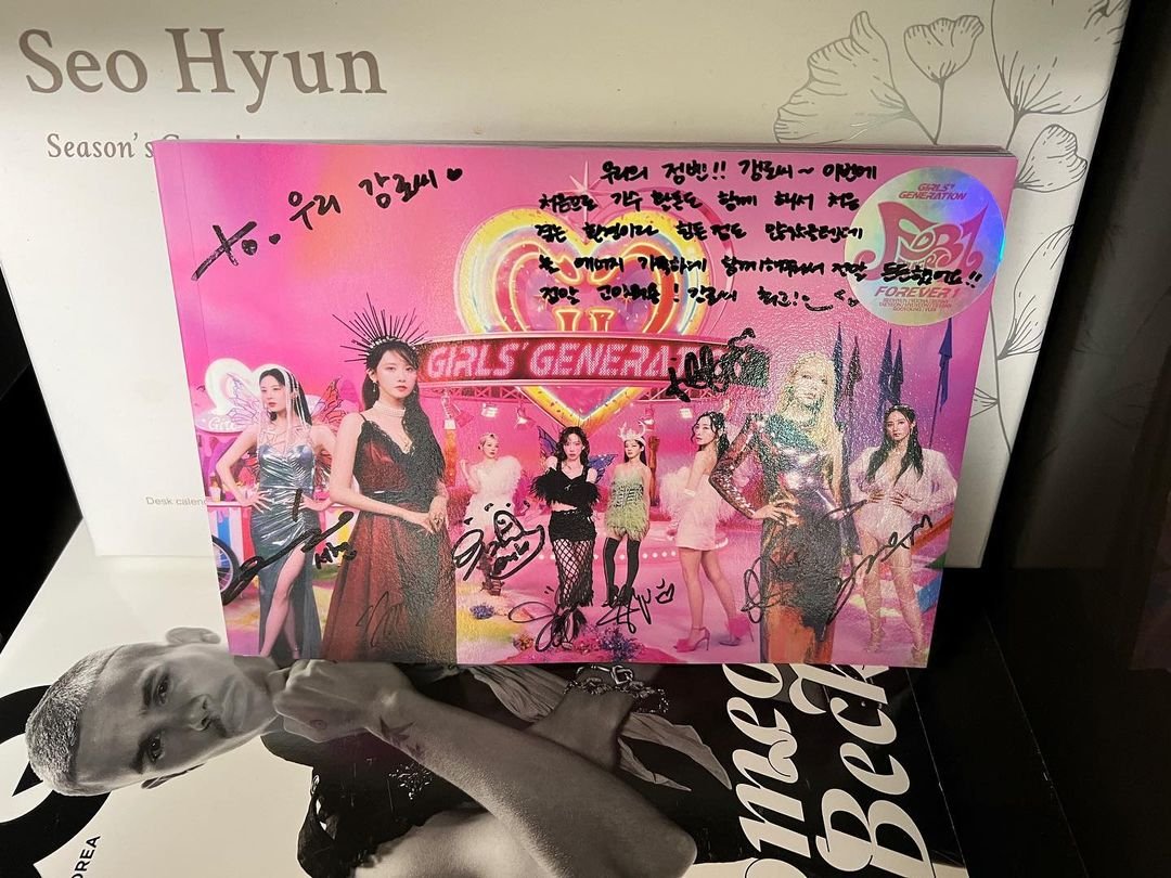 lemonseojuu's tweet photo. Seohyun's Manager Kangro-ssi IG Update🥹💕
"It's my first album in my life, and I even got a signed one with a special letter/note ㅠㅠ I'll keep it well!!!
(...) #Actormanager #Singermanager #Youhavethebestheart"
🔗https://t.co/gTfmimWwY3 https://t.co/NZxKXT9yjw