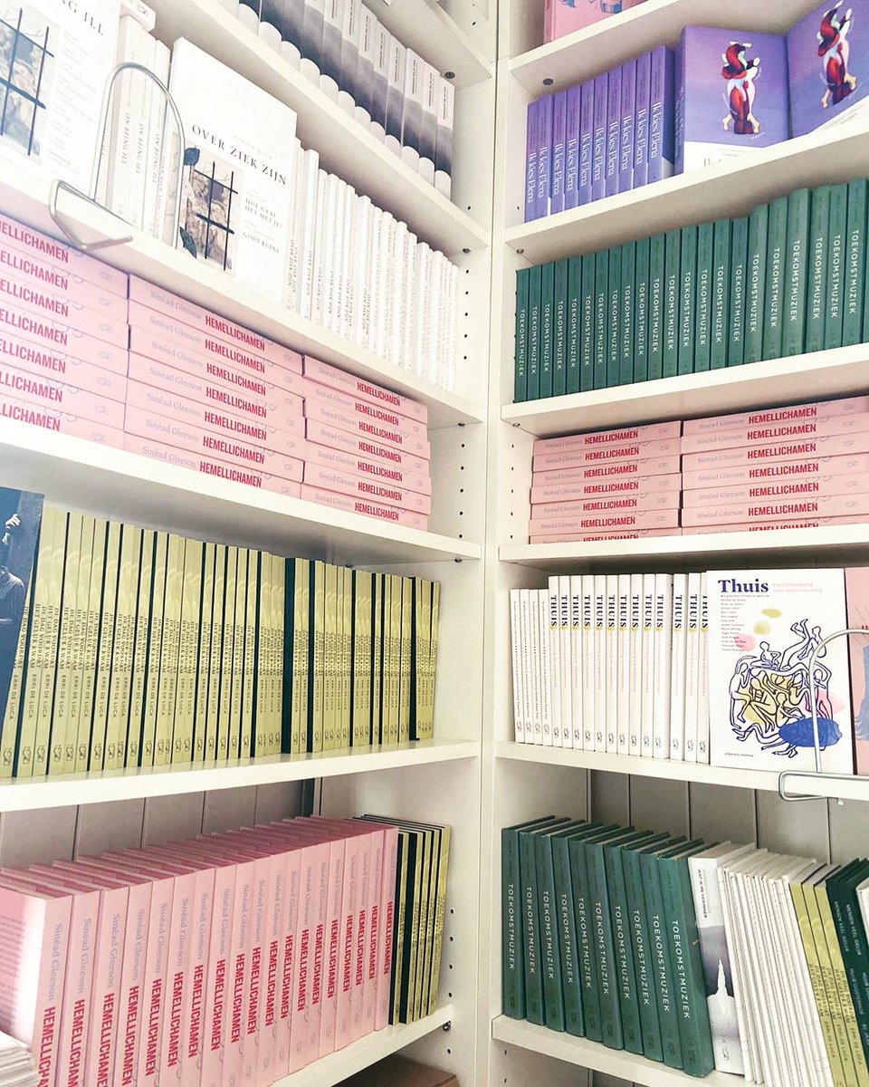 HetMoet_nl's tweet photo. Just another day at the office ..❤️📕
#fortheloveofbooks #indiepublishers #indiepub #hetmoet #literature #lovetoread #BooksWorthReading https://t.co/hqgZi9NIAR