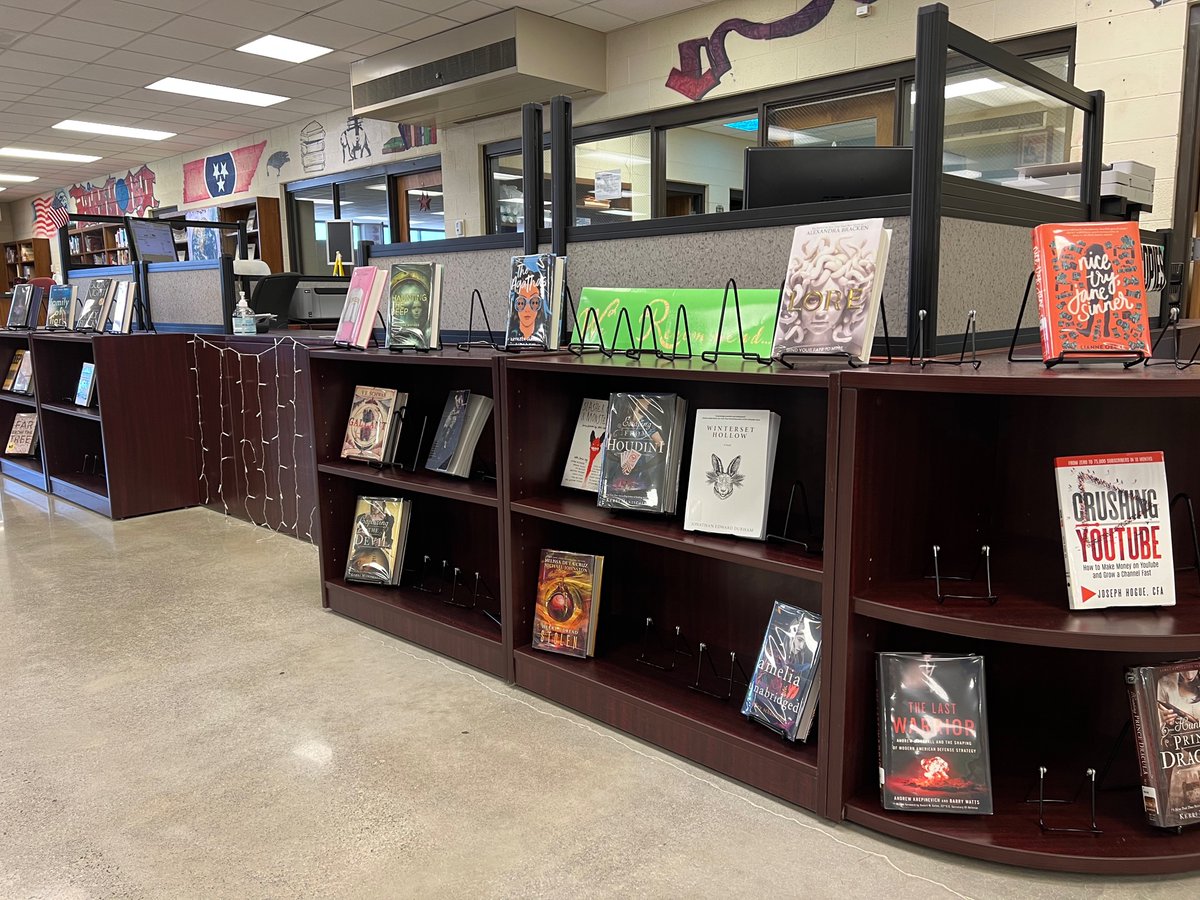 MountaineersMC's tweet image. The New Books section before the 9th and 10th grade classes met in the library…and the section after. #highschoolreaders #newbooks #bestenglishteachers