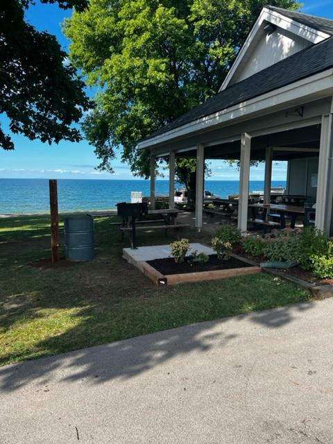 TownofLincolnON's tweet photo. The Town of #LincolnON is pleased to share that 3 of our outdoor permitted parks have recently had barbeques installed for residents + visitors to use while enjoying our green spaces. The parks include:

🏞️  Charles Daley Park
🏞️  Jordan Lions Park
🏞️  Beamsville Lions Park https://t.co/D0ggyAguqA