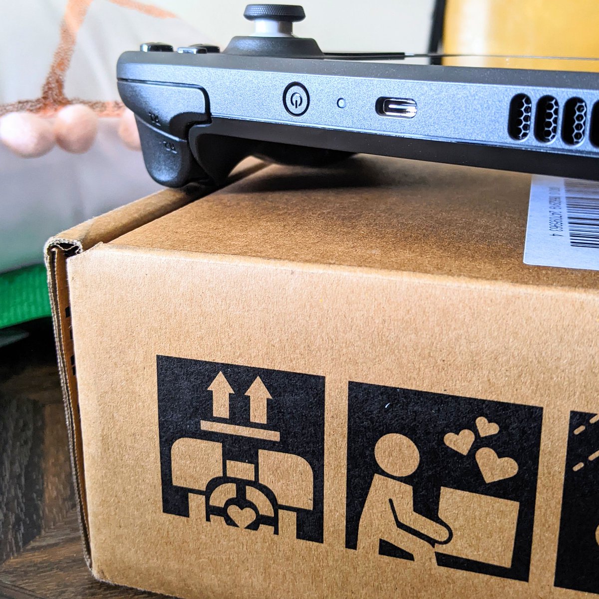 JasozzGames's tweet image. The instructions are clear - I am to romance the Steam Deck.