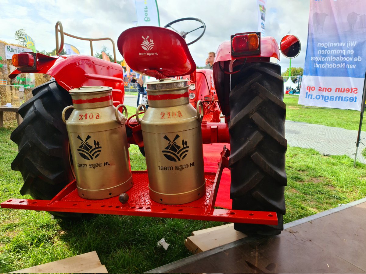 Karin_B_E's tweet photo. Mooie enerverende 1e beursdag gehad op ons dynamische AgroPromoPaviljoen (4.21) op de @AgroTechniek beurs. #ATH22

Tot morgen?

Check onze nieuwe 'gouden trekker' 👇 https://t.co/zUhf2HsSrM