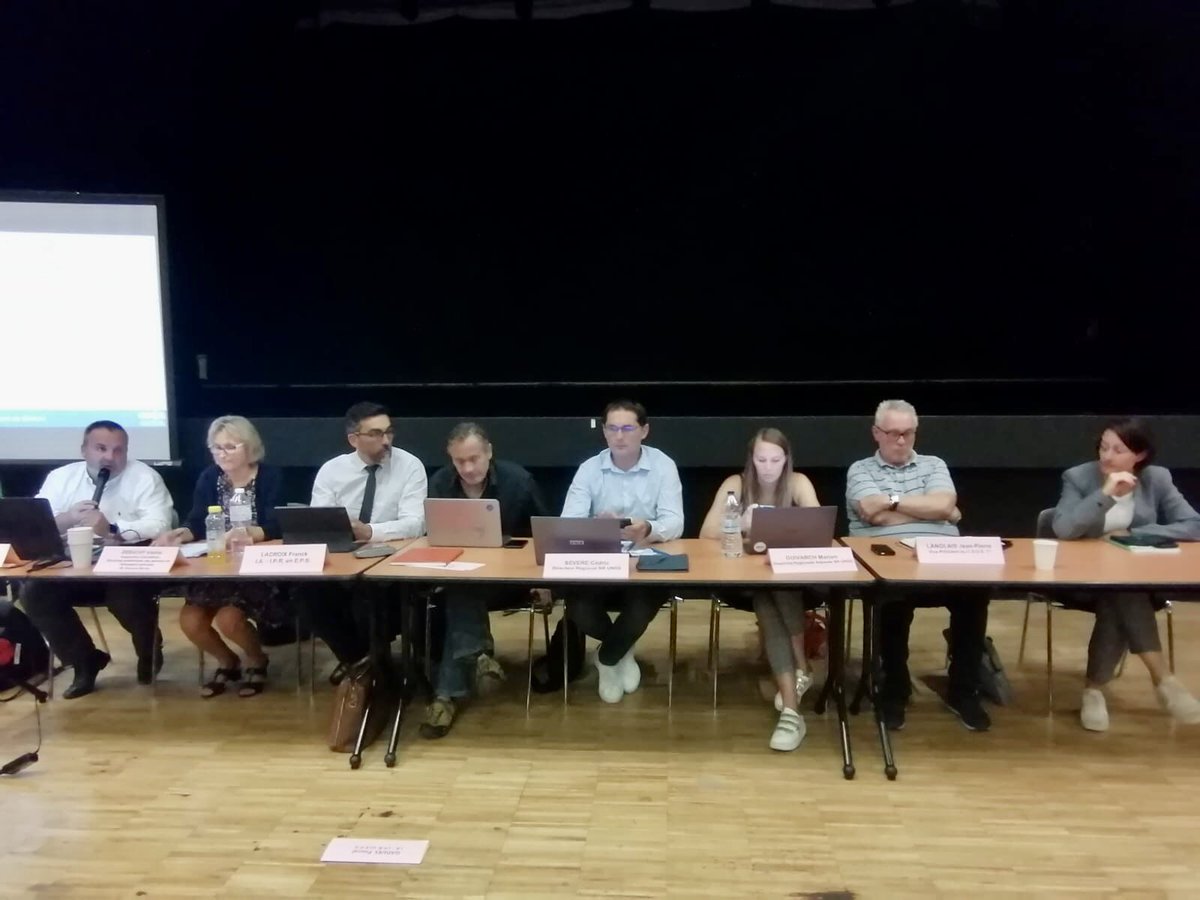 Assemblée générale des secrétaires d’AS et des coordonateurs de district en présence de Mme Debuchy, DASEN de Seine et Marne, <a href="/dsden77/">DSDEN77</a> , M. Lacroix et M.Gaduel, IA-IPR EPS, M.Sévère, Directeur régional <a href="/creteil_unss/">UNSS CRETEIL</a> , Mme Jung CT EPS, et M. Langlais CDOS77.