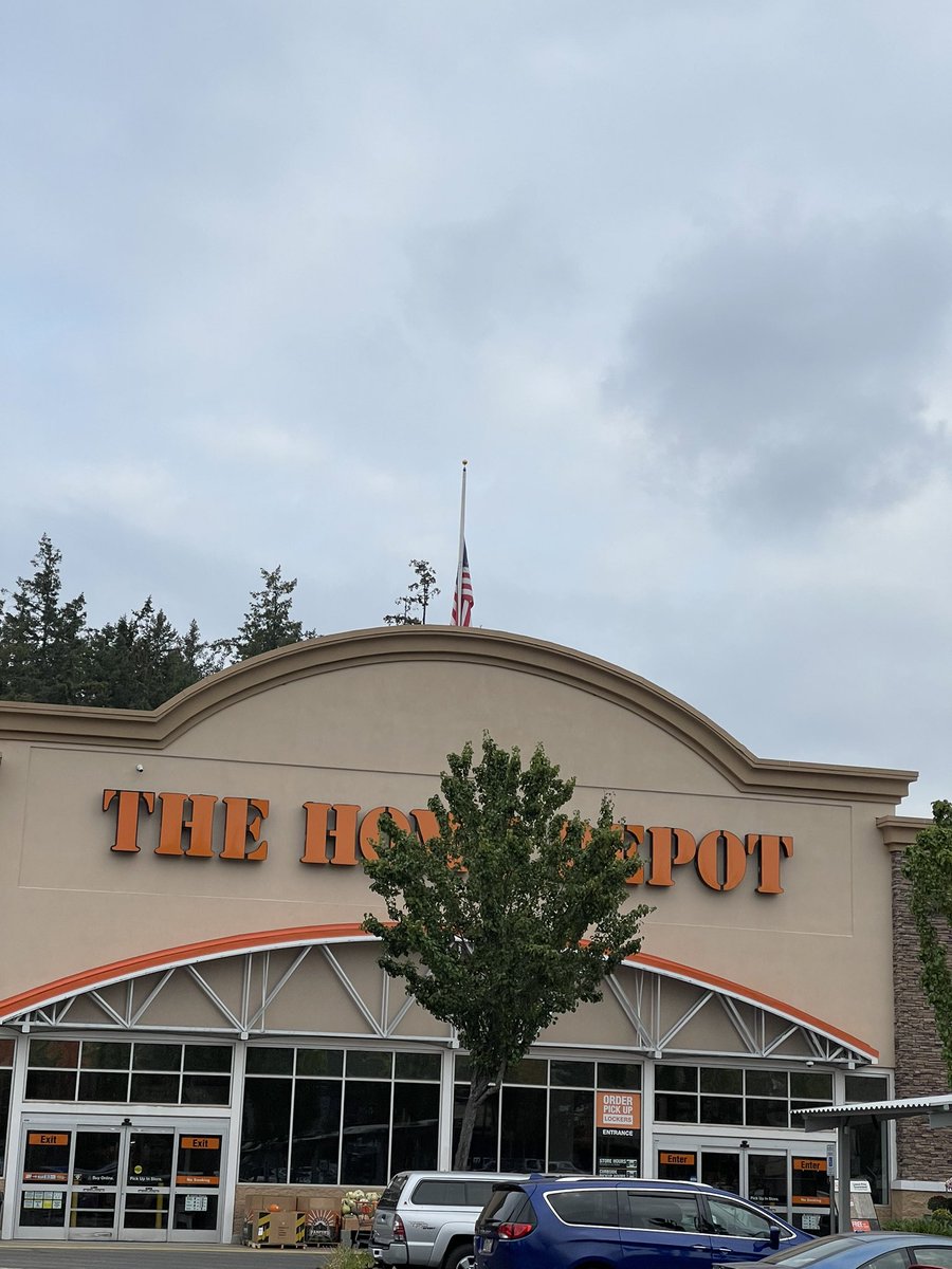 GamerCatStudios's tweet photo. @HomeDepot Covington, WA. We notified you of your damaged flag a month ago &amp; have asked multiple times a week for you to fix it If you can’t replace it at least take it down It’s DISRESPECTFUL to every service member past/present ESPECIALLY those who didn’t come home to ignore it https://t.co/Kbmz2PuZiX