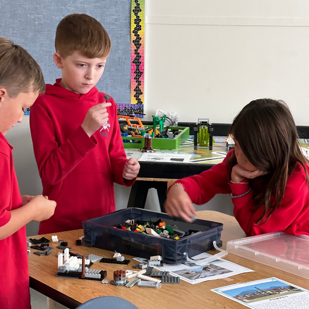 standrewsamari1's tweet photo. Our adventurous, empowered learners boldly ask questions and discover answers. Learn more about a St. Andrew's education for your child at https://t.co/Znjuq0XNfW #saesSnapshotsofDiscovery #saesExcellece #saesiswhereyourheartis https://t.co/WVOL9cLIW1