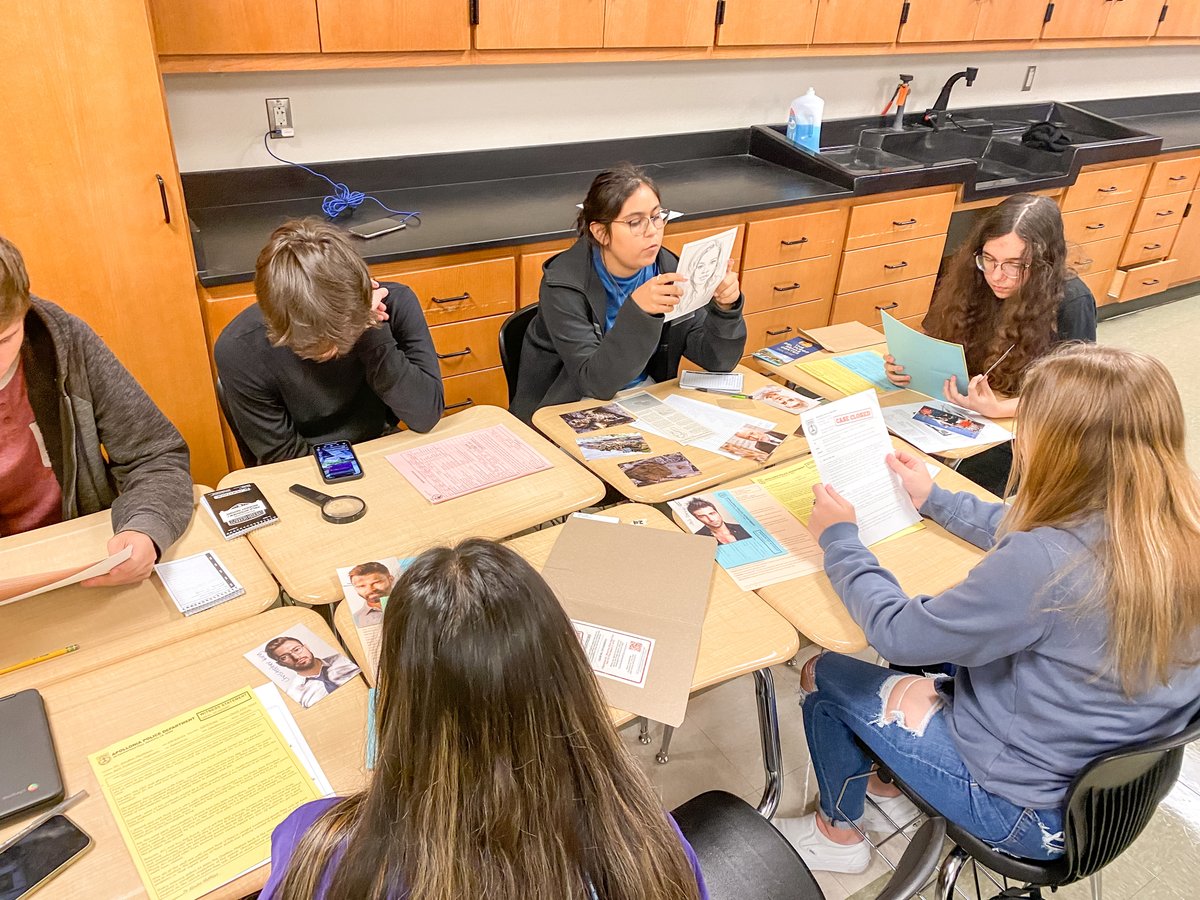 Mr. Blyden's Law Enforcement CTE class investigates cold case files. 🔍

#marionisdtopdog #marioncte