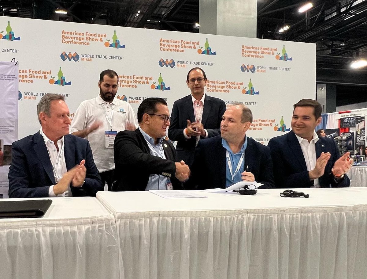 Para facilitar la incorporación de productos mexicanos al mercado de EUA,  <a href="/CANACINTRAMex/">CANACINTRA México</a> y The Hispanic Retail Chamber of Commerce, firmamos un convenio de colaboración en el Americas Food &amp; Beverage Show en Miami, Florida.

Fortalecemos las alianzas internacionales.🤝🏻🇲🇽🇺🇸