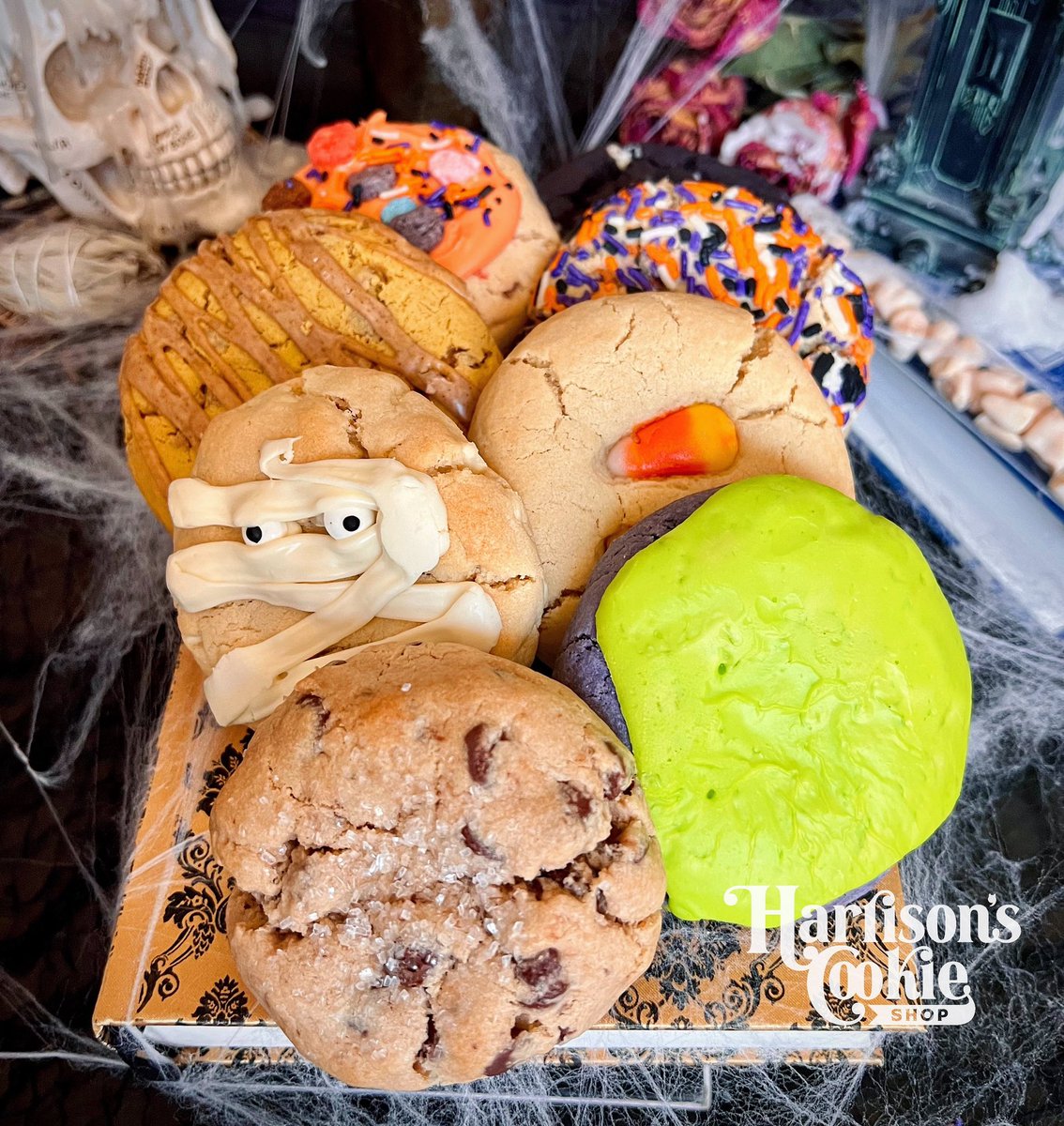 harrisonscookie's tweet photo. We’ve got cookies for you goblins &amp; ghouls! 🍪👻

https://t.co/RebXVE30Uv

#Halloween #halloweentreats #SpookySzn #supportsmallbusiness https://t.co/0xWZIisODx