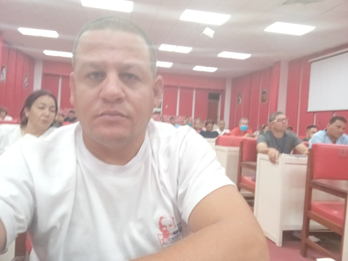 #Ahora Se chequea por Gobernador de #ProvinciaGranma <a href="/escribano_cruz/">Francisco Alexis Escribano Cruz</a> el estado actual del programa de informatización en el territorio, con especial énfasis en la actualización del Portal del Ciudadano. #CulturaGranma