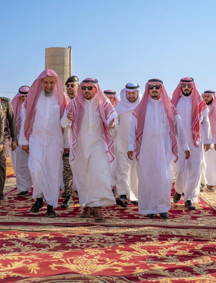 EmarahAlQassim's tweet photo. كشف سموه عن التخطيط ان يكون لمبادرة موادر السقيا وقف باذن الله لتغذية مشاريع السقيا..
سمو #أمير_القصيم : مؤسسة #مجتمعي تبحث عن كل ما يخدم المجتمع من الأعمال الخيرية من خلال توفير السقيا في جميع نواحي المنطقة . https://t.co/cgdYQ3g5oE