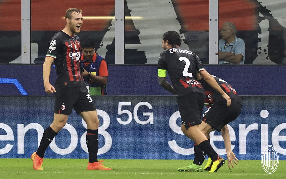 alaimofootball's tweet photo. 🤙🏼Hoy toca celebrar. El Milan gana en casa por Champions casi 9 años después. Estamos hablando de que es primera vez que muchos fanáticos jóvenes ven esto y ven al club líber en su grupo. FORZA MILAN🔴⚫️

Dejo una foto de nuestros canterano❤️☺️ https://t.co/colCmtWxfc