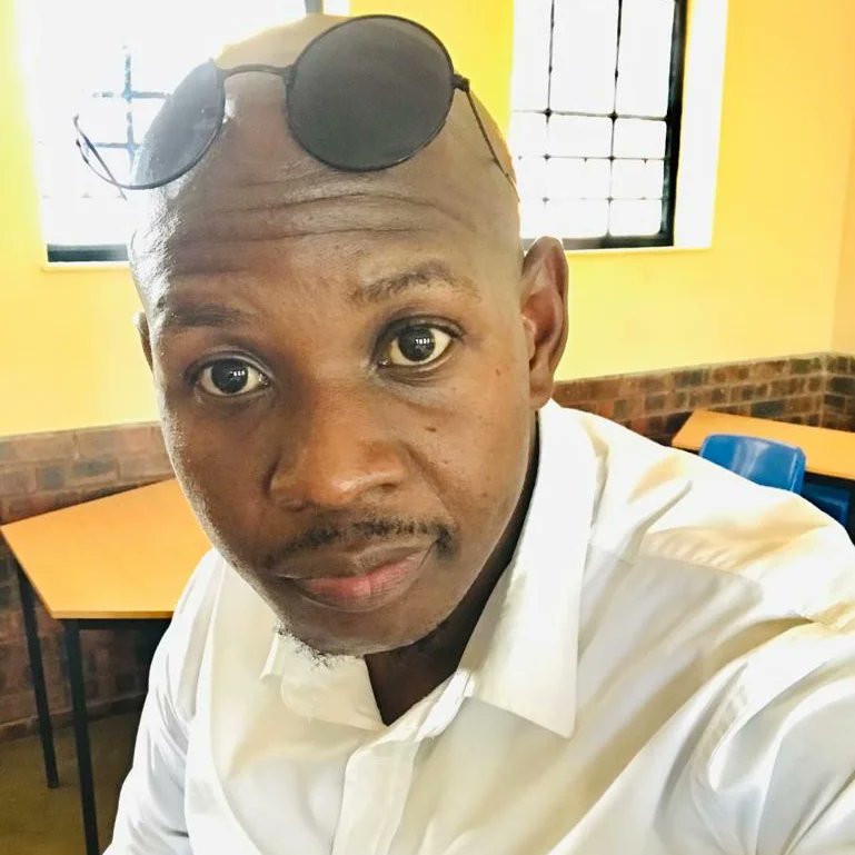 dr_nhlaka's tweet photo. #BHEKUBANZITVETCOLLEGE
#LECTURERMJADUN
#DRNNMJADU
#POWERMACHINESN6 https://t.co/hpPPDn7cHG