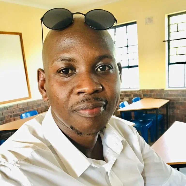dr_nhlaka's tweet photo. #BHEKUBANZITVETCOLLEGE
#LECTURERMJADUN
#DRNNMJADU
#POWERMACHINESN6 https://t.co/hpPPDn7cHG