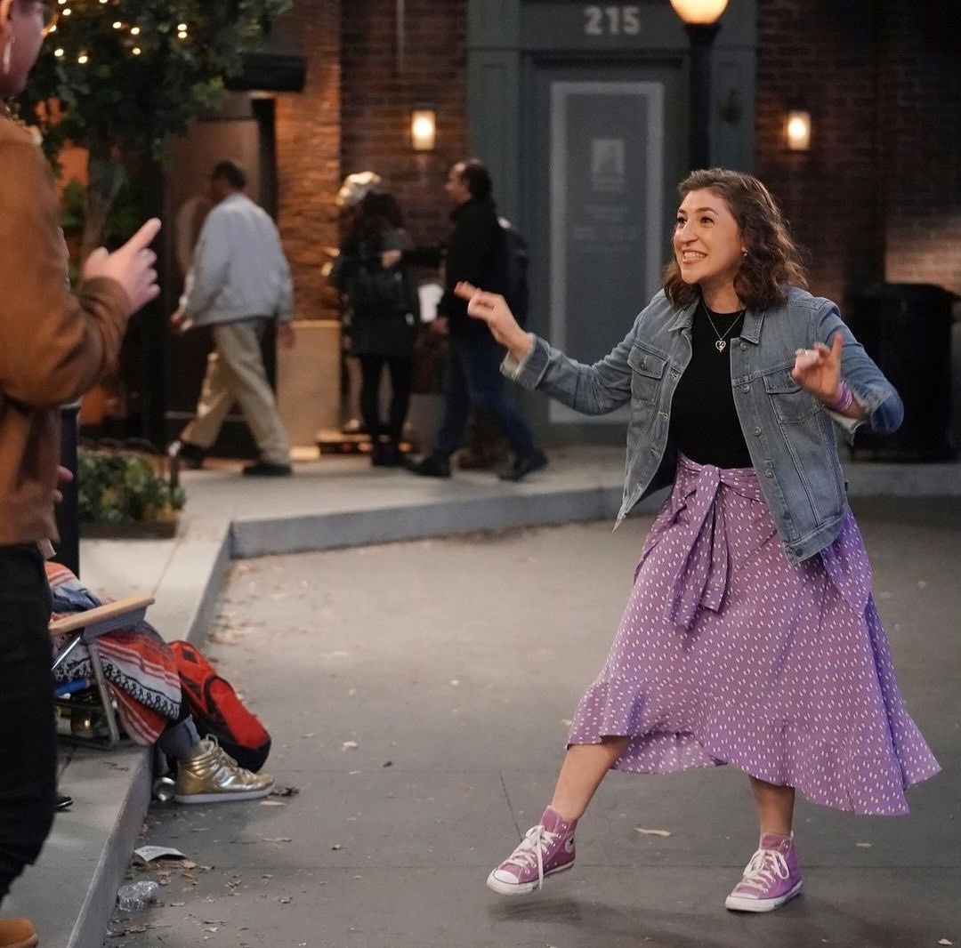 ChelleVaz's tweet photo. Call me a FANatic! @missmayim @CallMeKatFOX https://t.co/dqwqOJjKnK