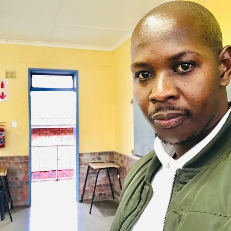 dr_nhlaka's tweet photo. #BHEKUBANZITVETCOLLEGE
#LECTURERDRNNMJADU
#STRENGTHOFMATERIALSANDSTRUCTURESN5 https://t.co/l69zPbFCWU