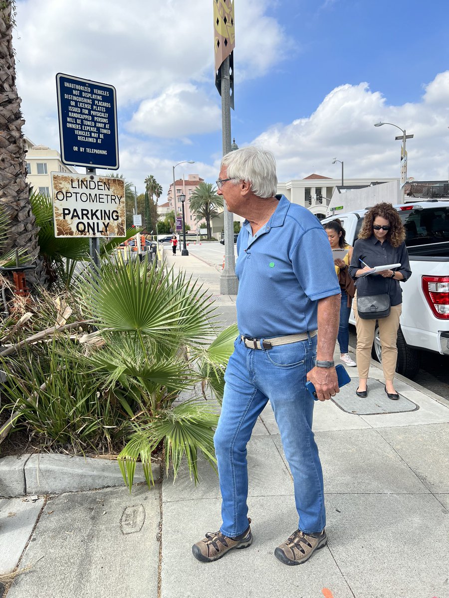 aimeeduenas's tweet photo. We are on a walk audit to experience how we can improve our surroundings to ensure livable and safe communities for all. @BobPrath @jcberdugo1 @MMurray1118 @AARPCA #agefriendlyca https://t.co/NJwXXOVKWK