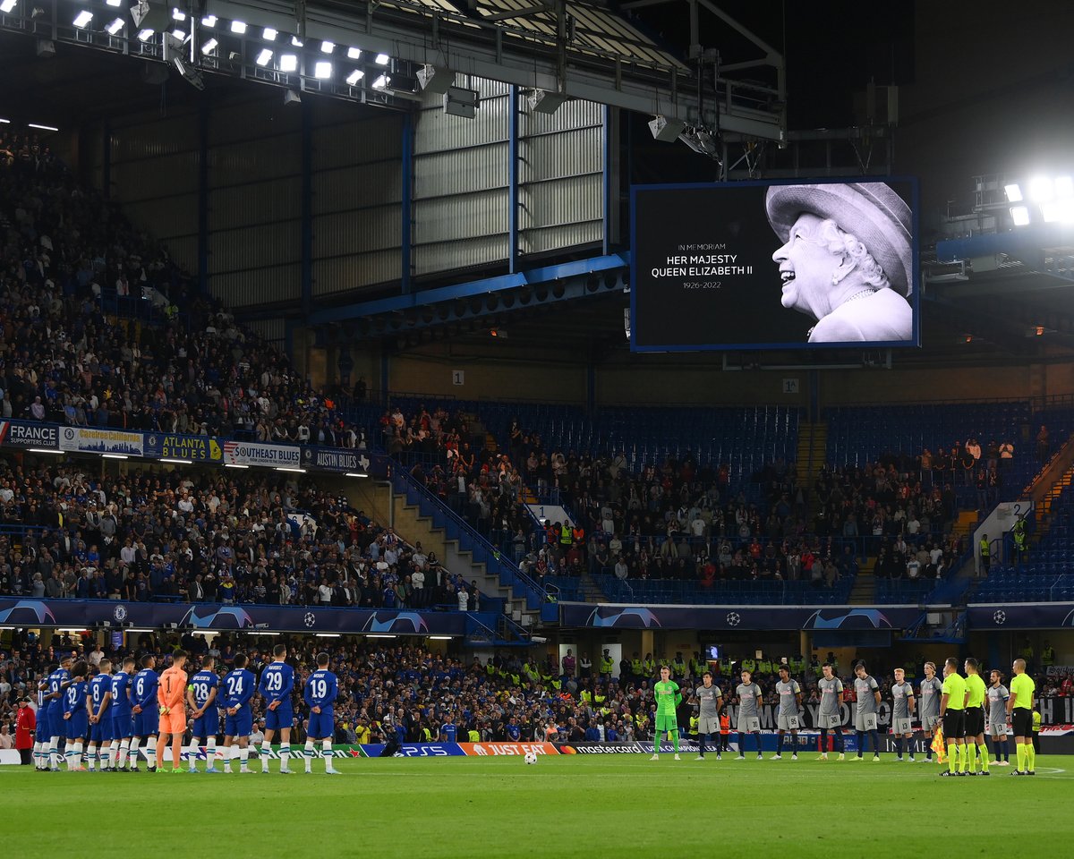 ChelseaFC's tweet photo. Remembering Her Majesty Queen Elizabeth II before tonight’s game with a minute’s silence. https://t.co/nXsPTggj41