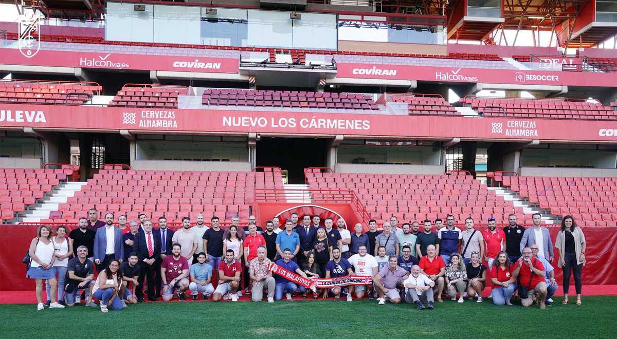 GranadaCF's tweet photo. 🤝❤️💪🏼

Club y afición, @G19_GranadaCF. 

#𝙀𝙩𝙚𝙧𝙣𝙖𝙇𝙪𝙘𝙝𝙖 🇦🇹 https://t.co/ZobxBCpV6d