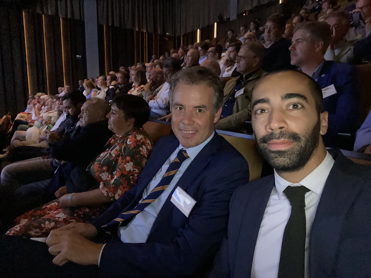janvermeulenD's tweet photo. Provinciale top @cdenv met @SammyMahdi @vincent_v_p @Nicole_demoor en een nokvolle theaterzaal #demeermin @Gem_Waasmunster @leendierick @Stijn_DR @RudderMaaike @jurgenbauwens1 @YariVanKaer https://t.co/gaSz0pE98o