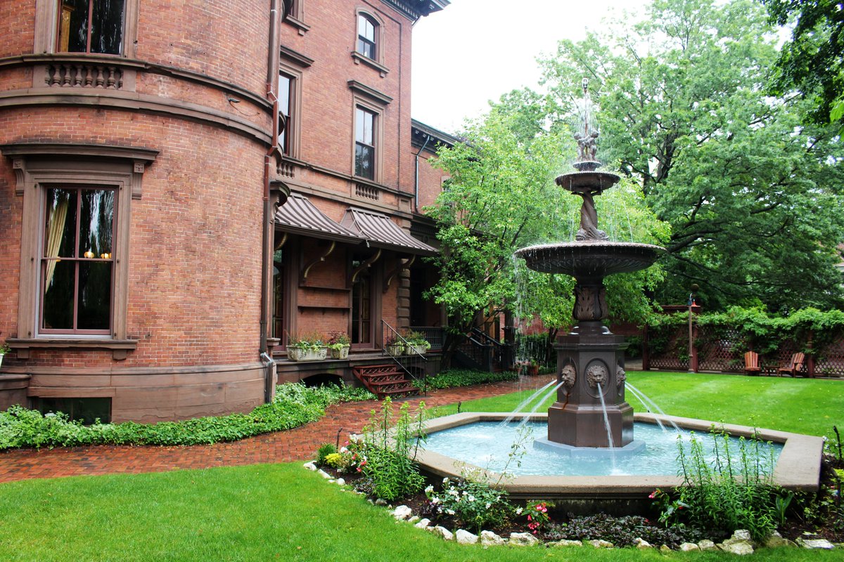 Lippitt House Museum tweet media