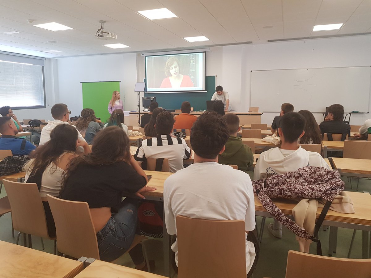 jmherranz's tweet photo. Hoy ha tocado ponerse manos al
🎙🎚🎛💻🎥. Los nuevos alumnos @FcomUCLM @uclm_es han conocido los secretos de Twitch, con @chus_119 y @danig430, la televisión, con Leonor García  y la radio, con @noeliabarrosoc #CursoCeroFCOM #MiPrimerDíaFcomUCLM https://t.co/7lGoOu9lnW